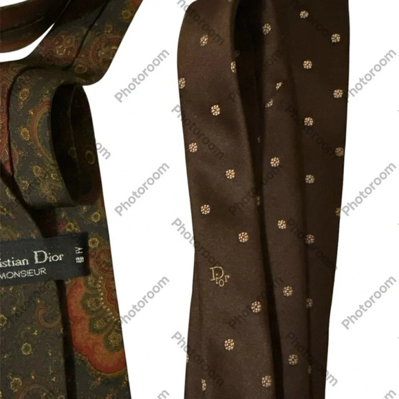 Two Dior ties in brown colors with cute prints. The logo on the front and back - Picture 5 of 6